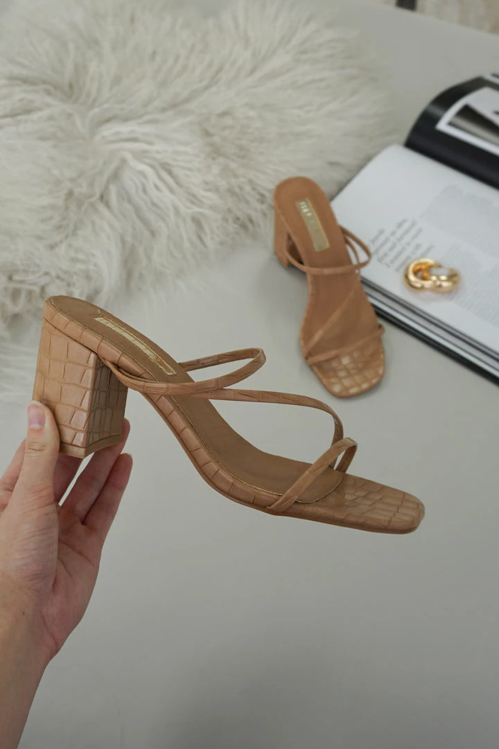 Billini Yazmin Cross Strap Block Heel In Hazelnut Croc