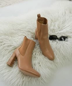 Billini Quillan Ankle Bootie In Hazelnut
