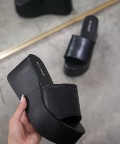 Britney Flatform Slip On Sandals In Black New Threads