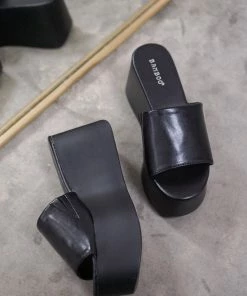 Britney Flatform Slip On Sandals In Black New Threads