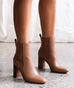 Billini Quillan Ankle Bootie In Hazelnut