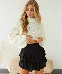 AT New Threads Day Tripper Ruffle Shorts