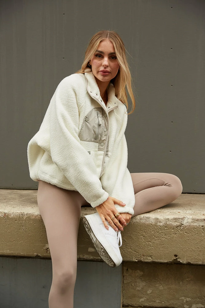 AT New Threads Maverick Fleece Jacket In White