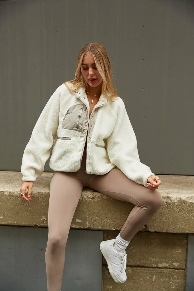 AT New Threads Maverick Fleece Jacket In White