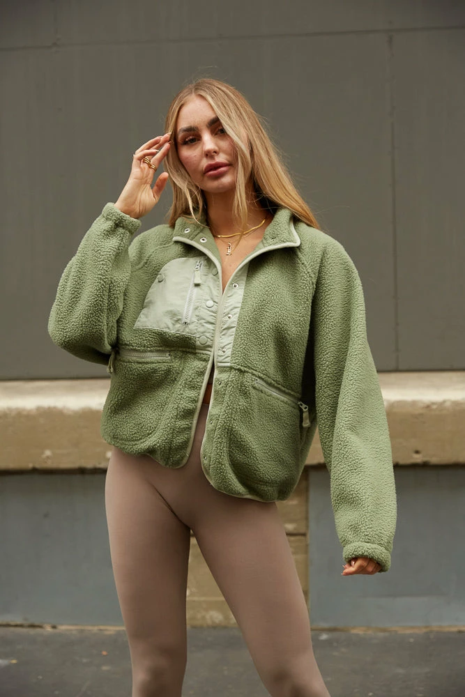 AT Maverick Fleece Jacket In Olive Green New Threads