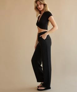 AT New Threads Oceans Apart Twist Front Top In Black